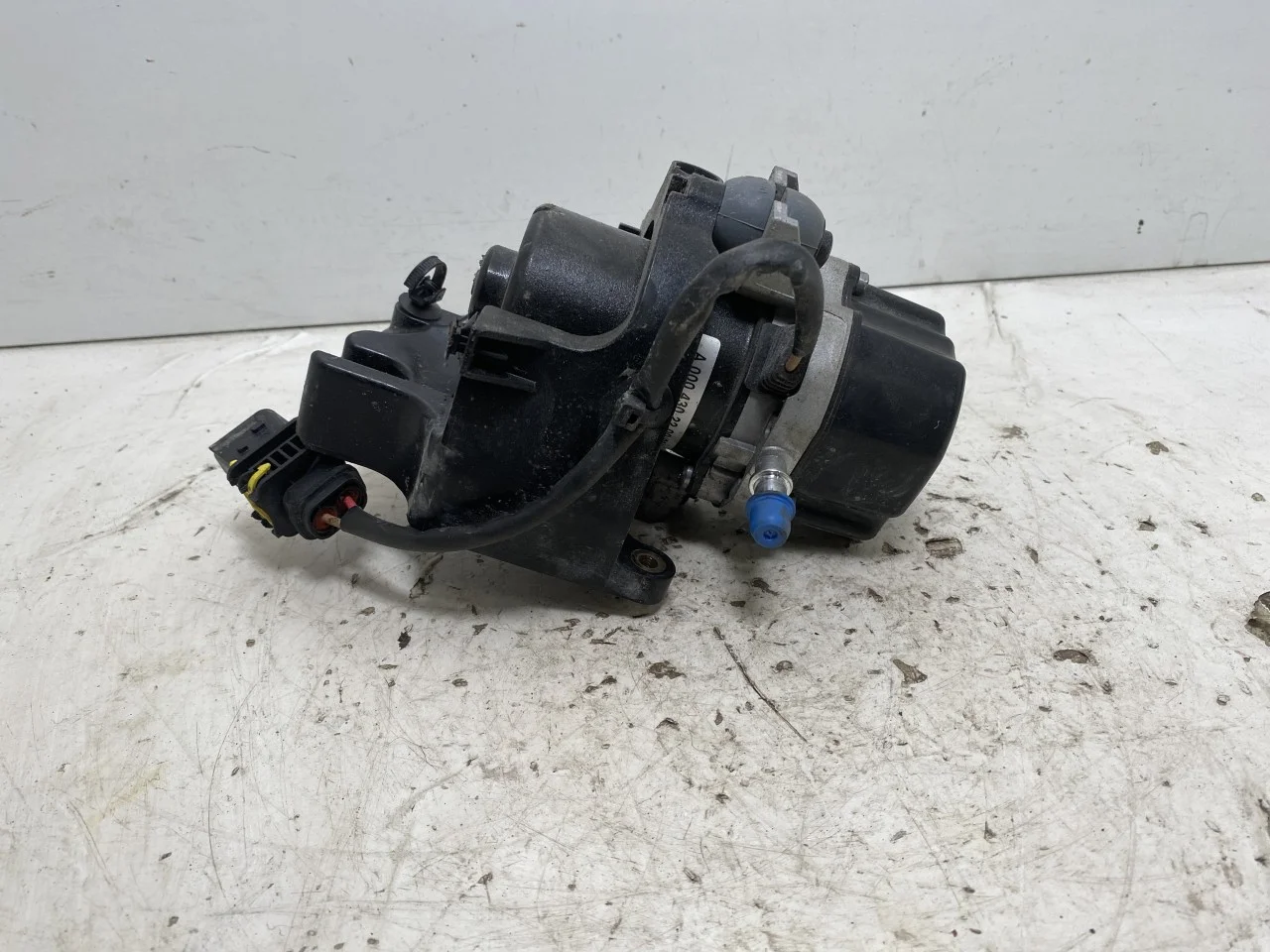 Mercedes EQC 2020- Vacuum pump view 4