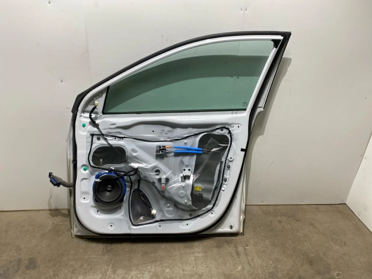 Hyundai KONA / ELECTRIC 2018-23 Ajtó, 4 ajtós, első, jobb nézet 4