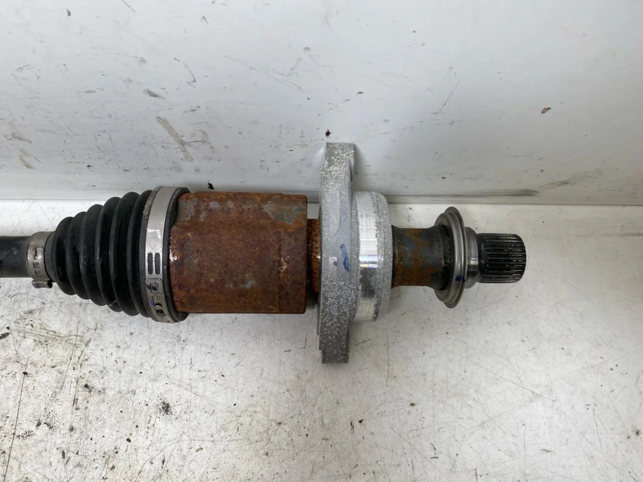 Fisker OCEAN Rear left driveshaft view 2