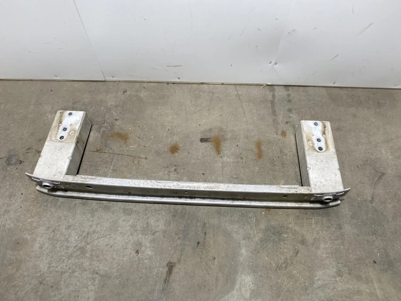 Jaguar I-PACE 2018- Bumper reinforcement beam, rear view 2