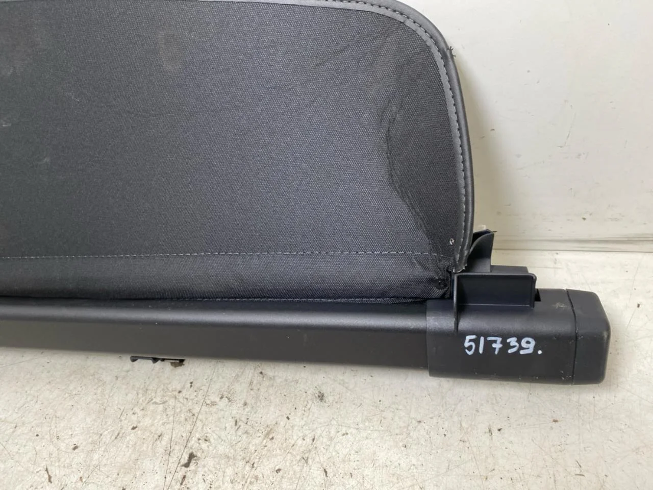 Fisker OCEAN Roller blind / sunshade, cargo area view 3
