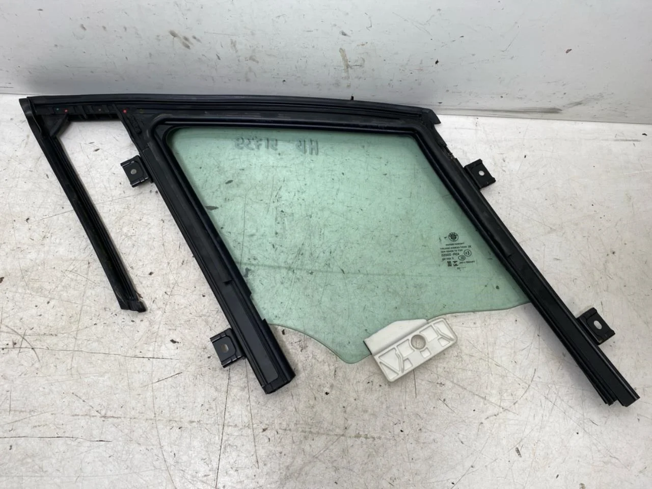 Fisker OCEAN Door glass, 4-door, rear right view 3