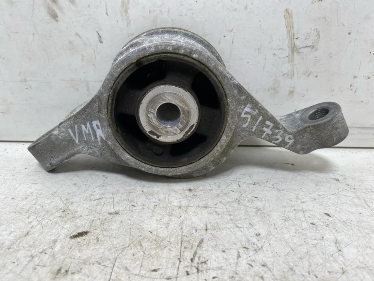Fisker OCEAN Engine mount, steel / aluminum view 2
