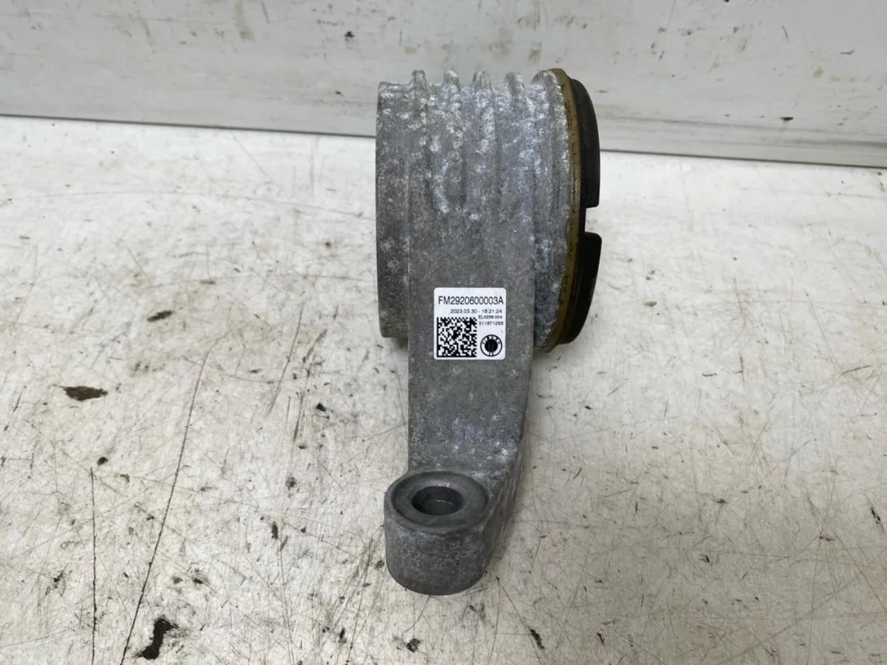 Fisker OCEAN Engine mount, steel / aluminum view 3