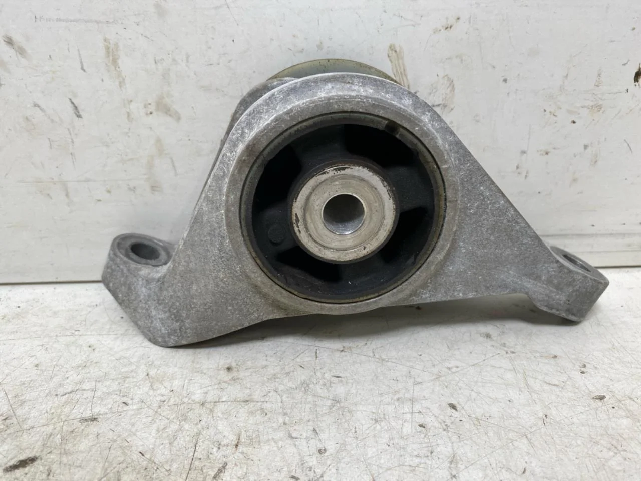 Fisker OCEAN Engine mount, steel / aluminum view 2