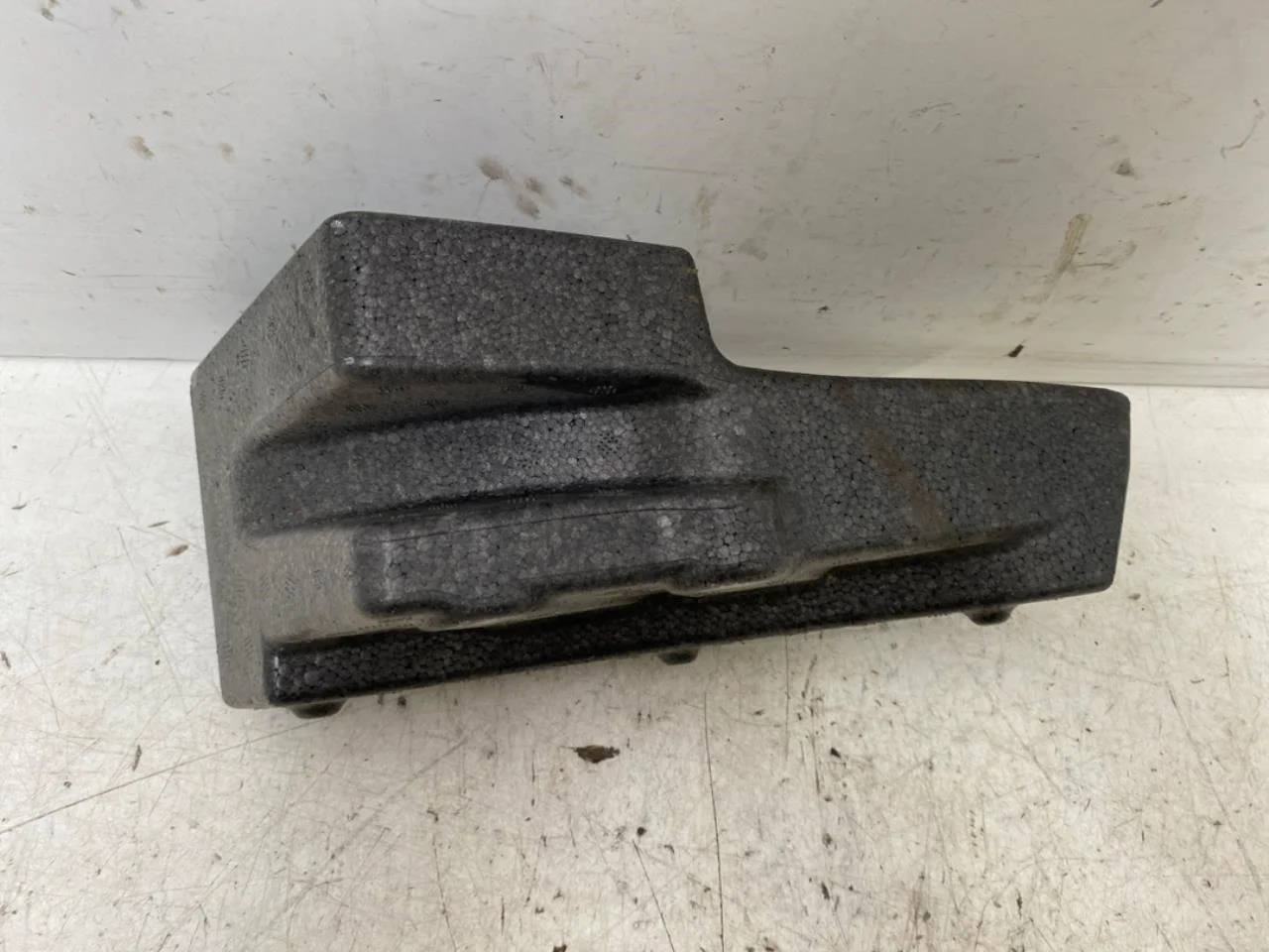 Fisker OCEAN Bumper reinforcement beam, front view 2