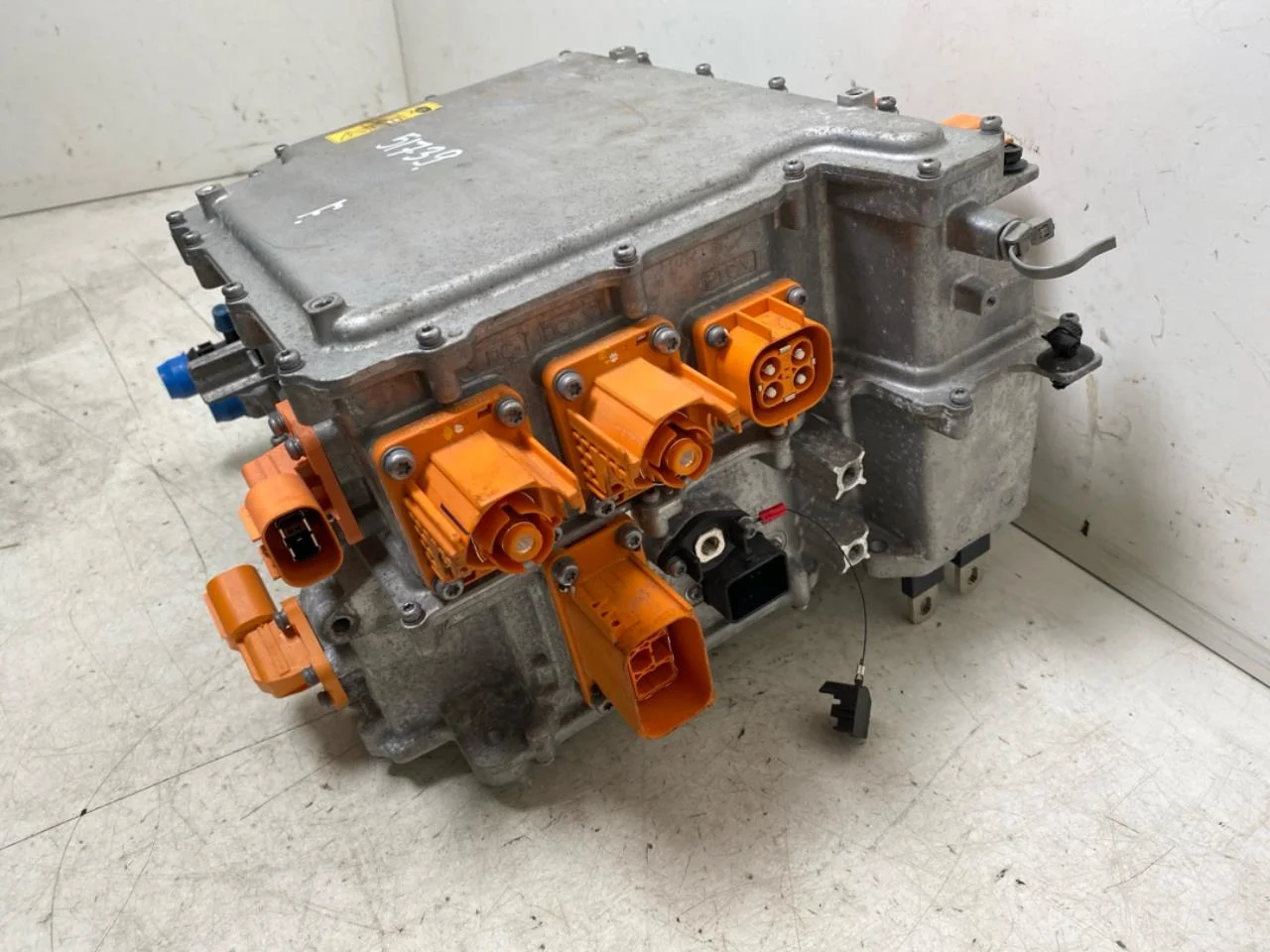 Fisker OCEAN Invertor, 12-220V vedere 2
