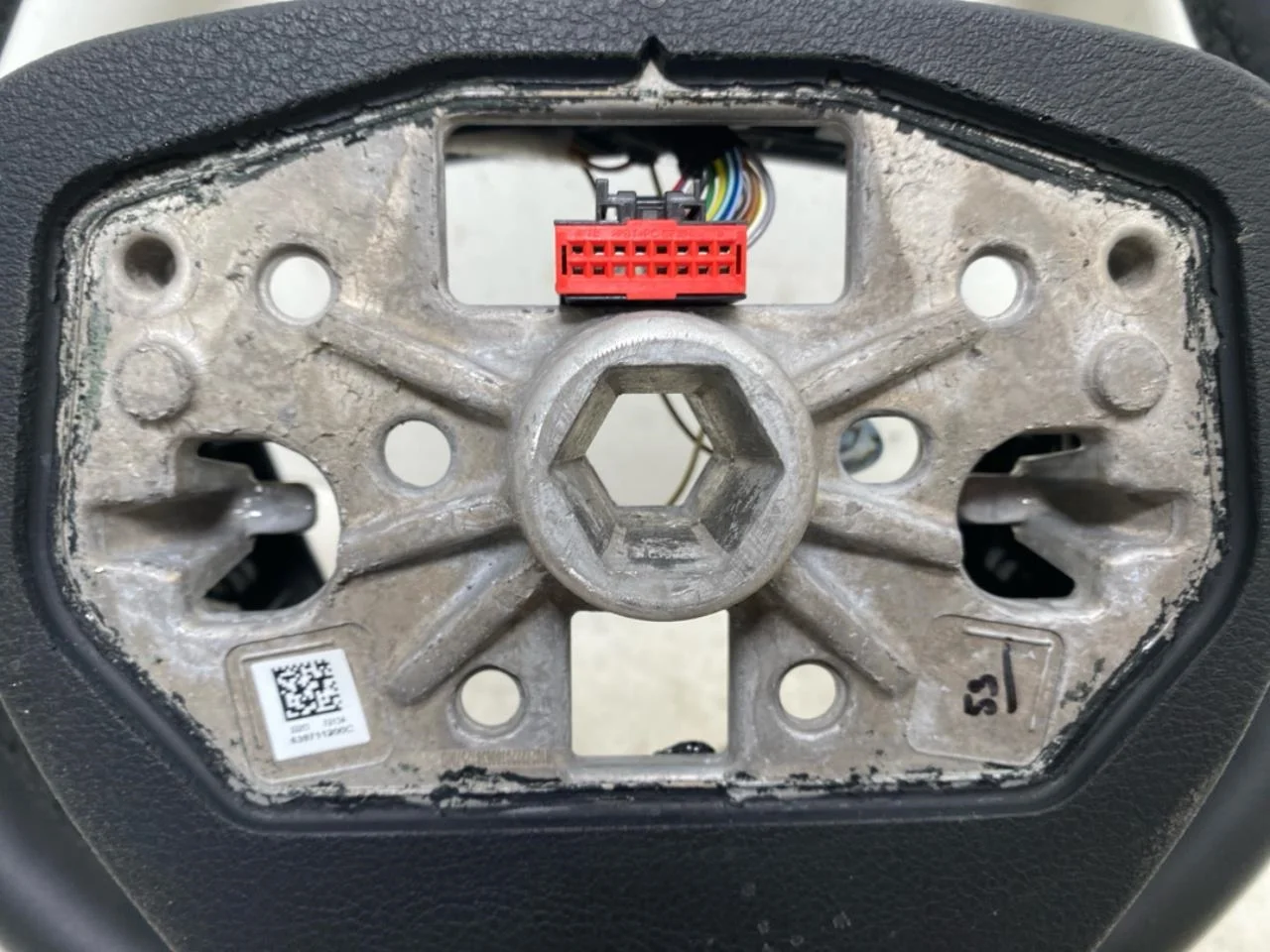 Ford E-TRANSIT 2022- Steering wheel view 3
