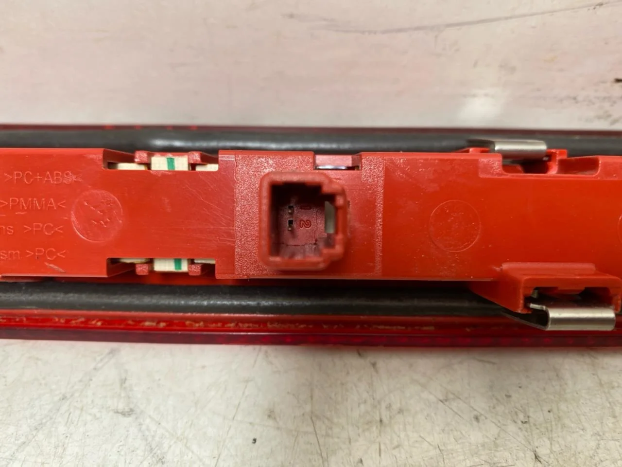 Ford E-TRANSIT 2022- Rear window brake light view 4