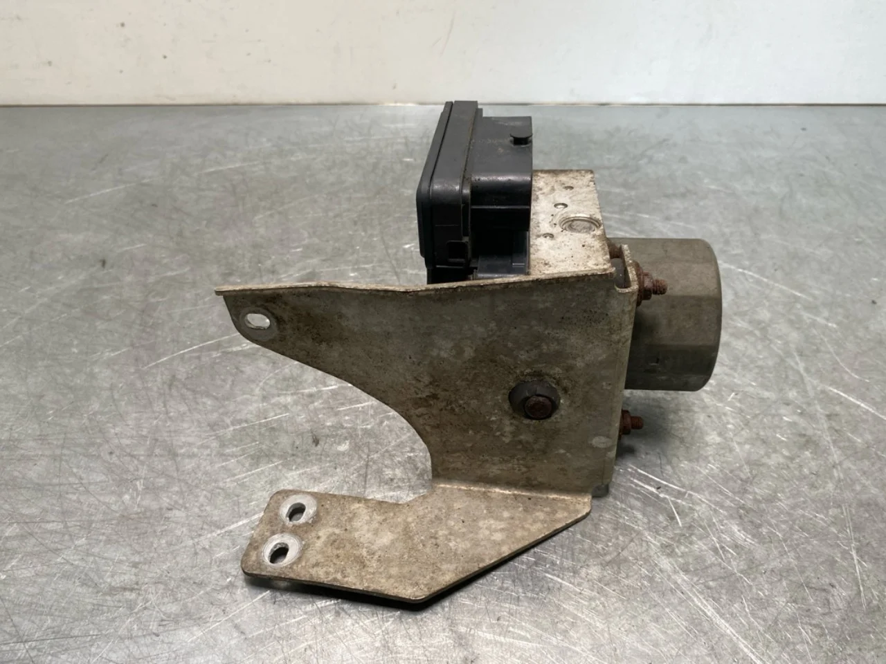 Tesla MODEL X 2016- ABS hydraulic unit view 3