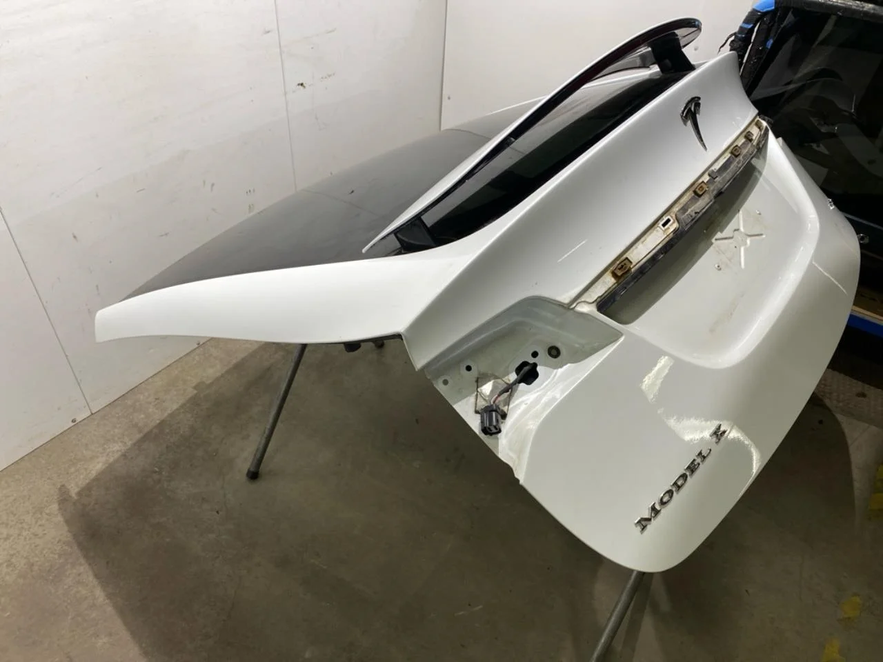 Tesla MODEL X 2016- Tailgate, estate view 2