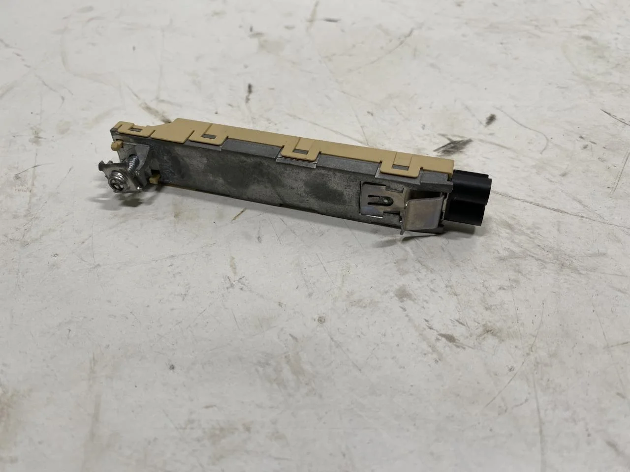 Volkswagen ID.5 2022- Antenna amplifier view 2