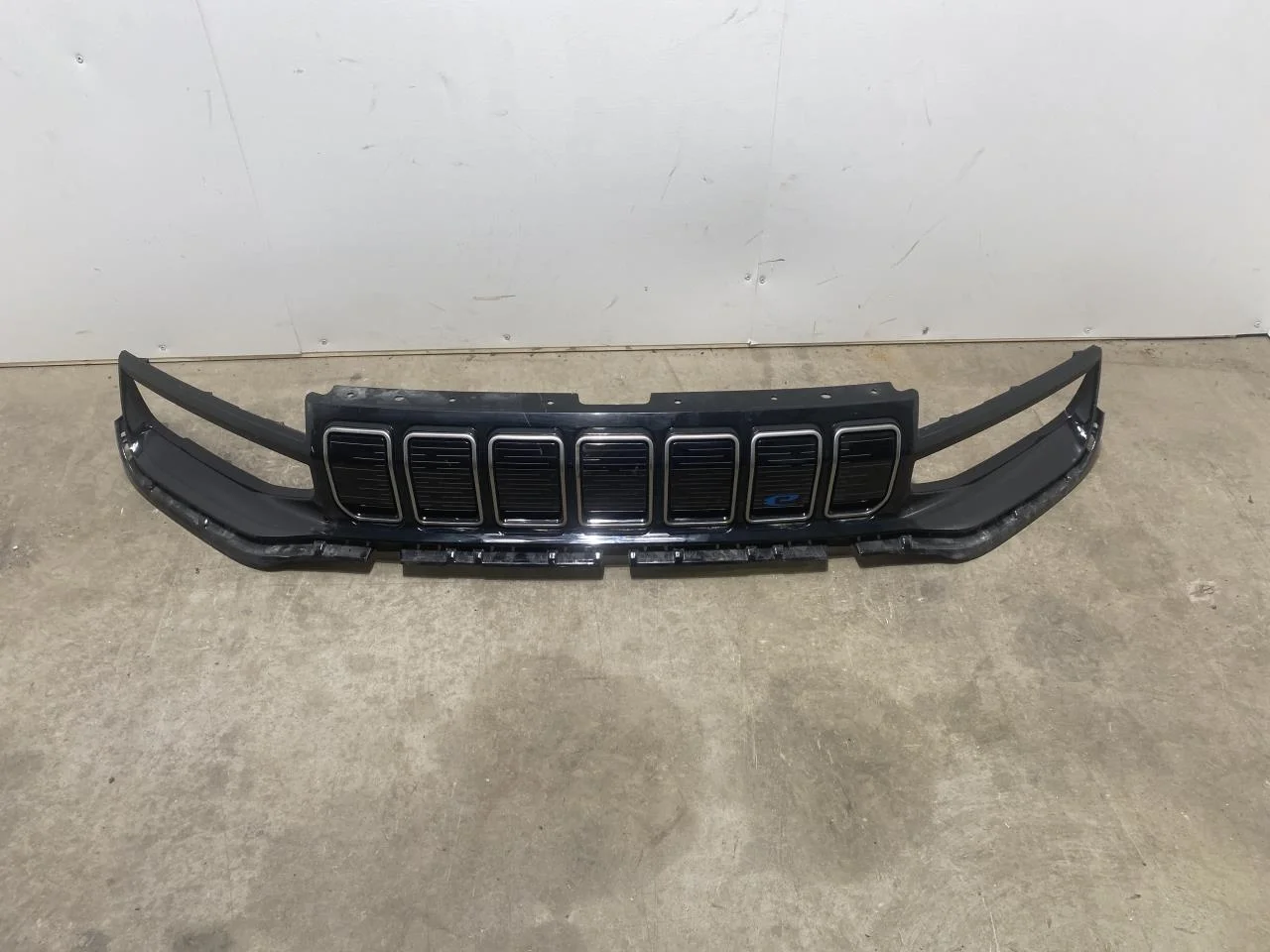 Jeep AVENGER 2023- Grille, complete