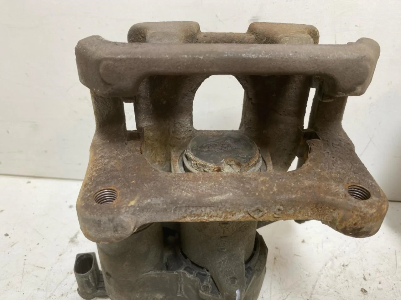 Peugeot EXPERT/E-EXPERT 2017-> Rear left brake caliper view 3
