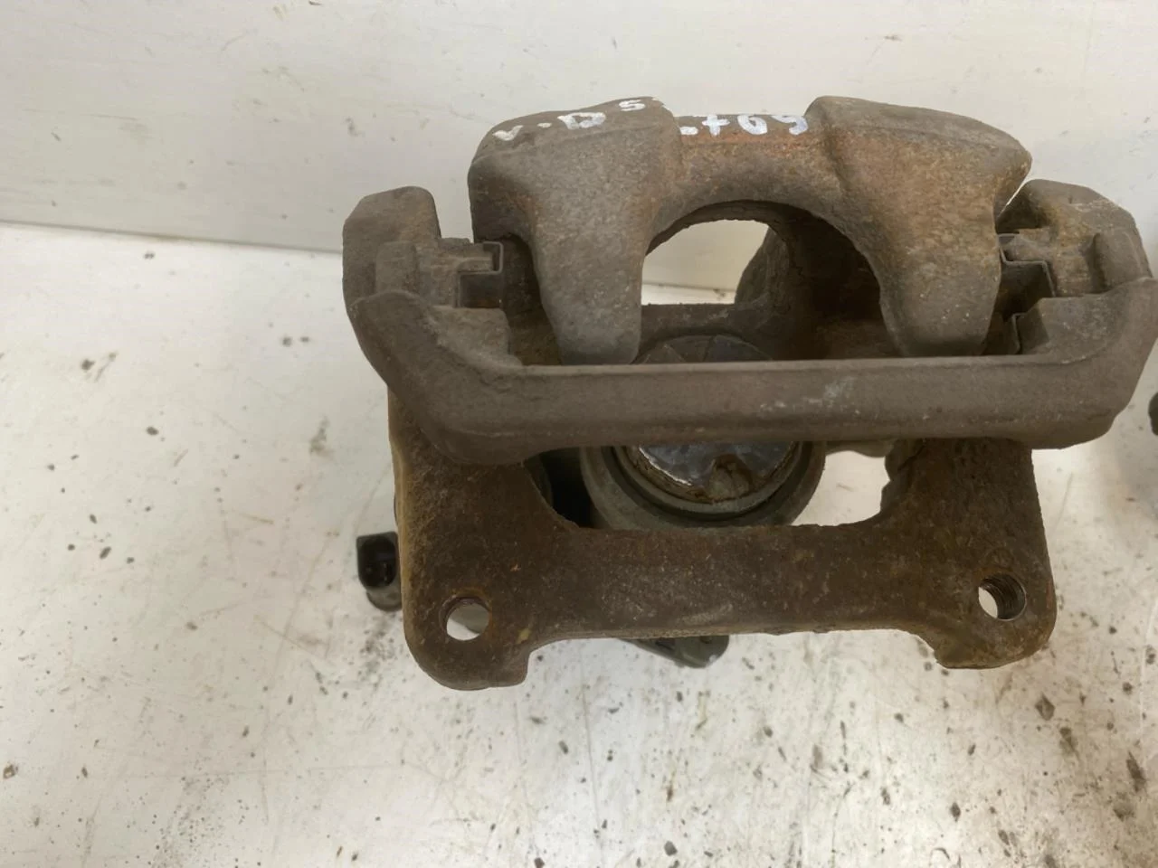 Peugeot EXPERT/E-EXPERT 2017-> Rear left brake caliper view 4