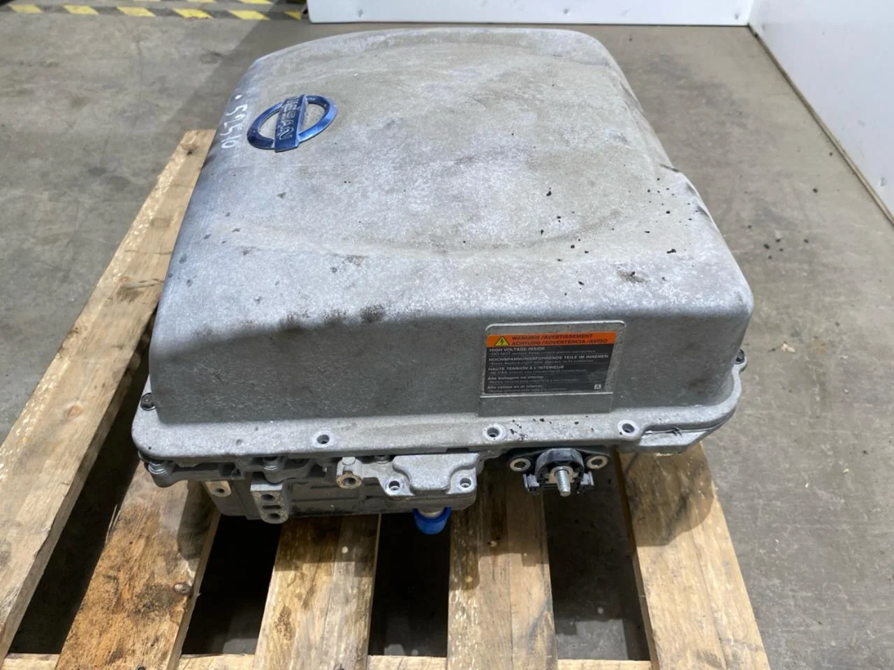 Nissan LEAF 2011-17 Battery charger view 2