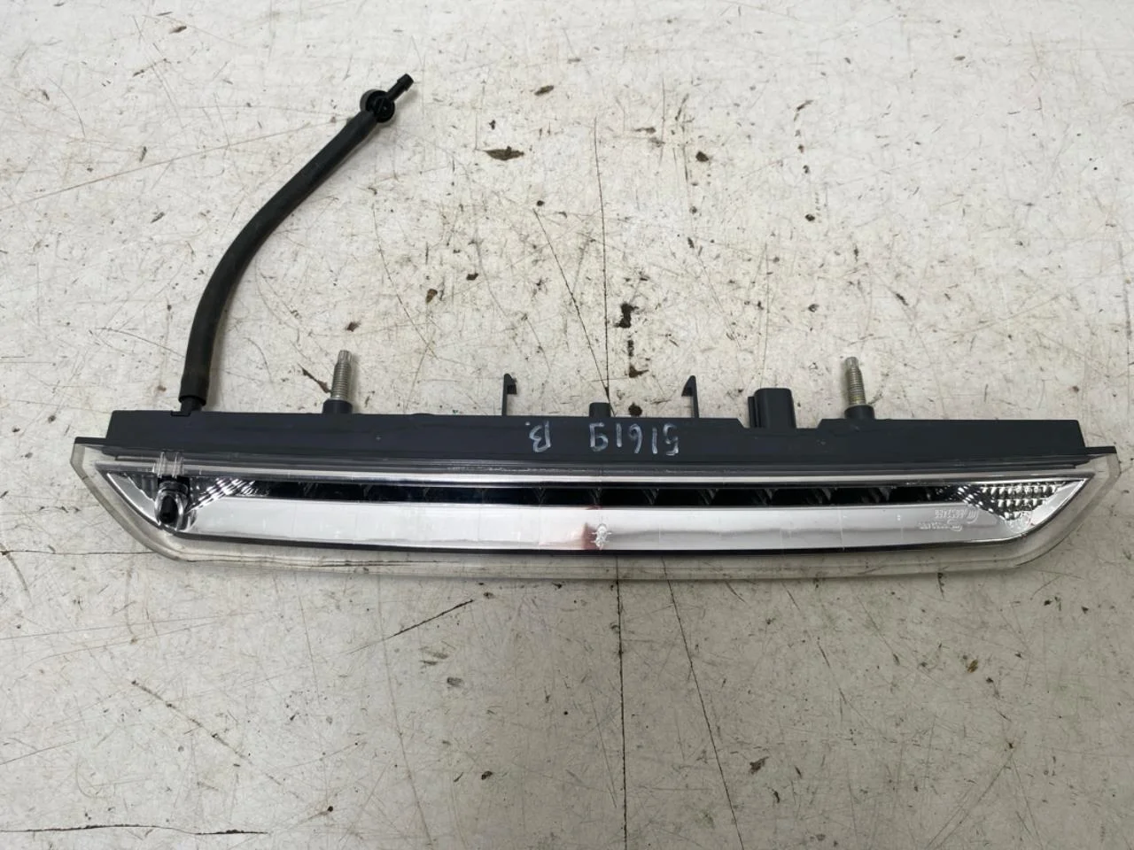 Jeep AVENGER 2023- Rear window brake light view 2