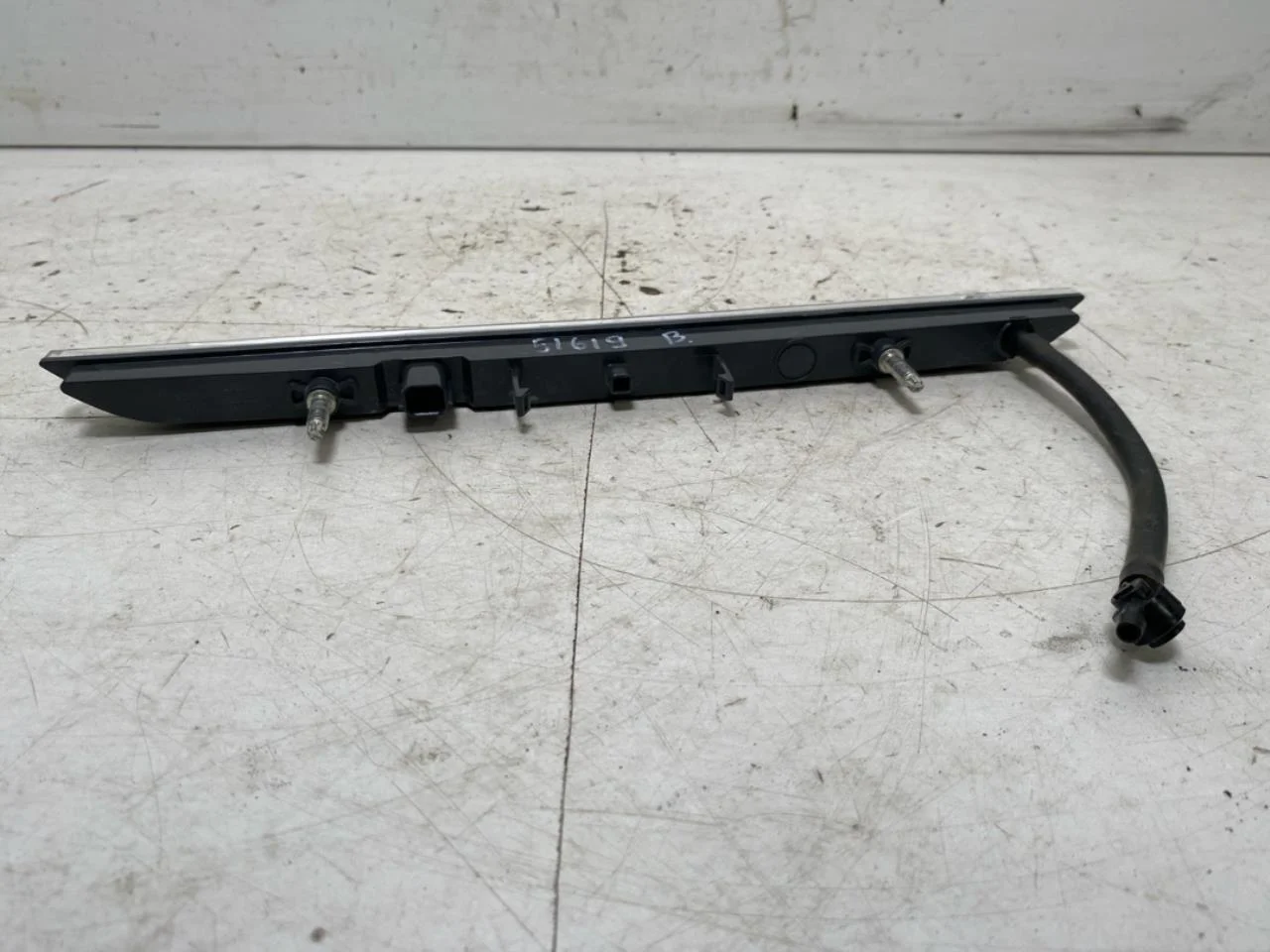 Jeep AVENGER 2023- Rear window brake light view 4