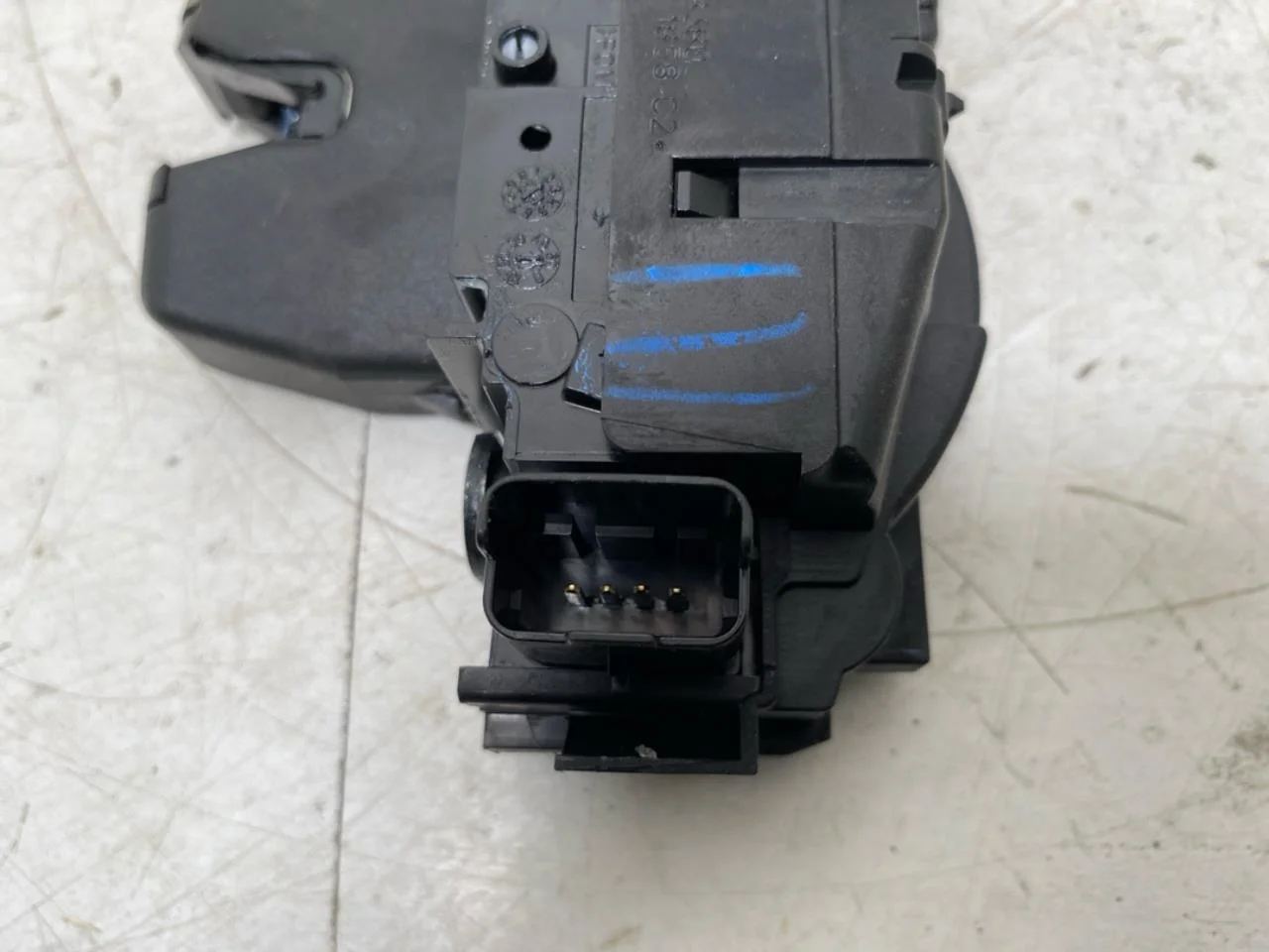 Jeep AVENGER 2023- Tailgate lock view 2