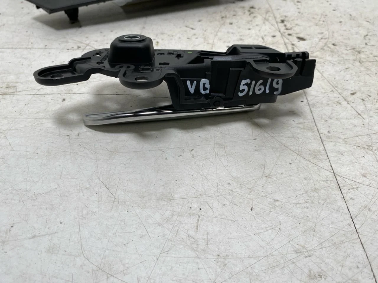 Jeep AVENGER 2023- Interior door handle, left view 2