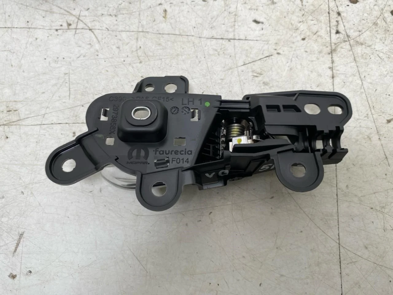 Jeep AVENGER 2023- Interior door handle, left view 3
