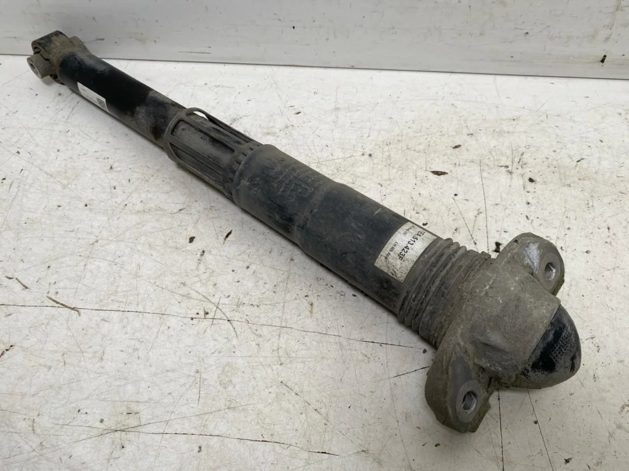 Volkswagen ID.3 2021- Shock absorber, rear