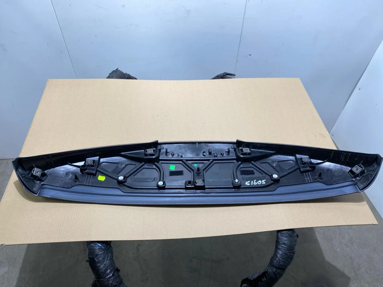 Renault ZOE/E- TECH 2013--> Spoiler, tailgate view 4