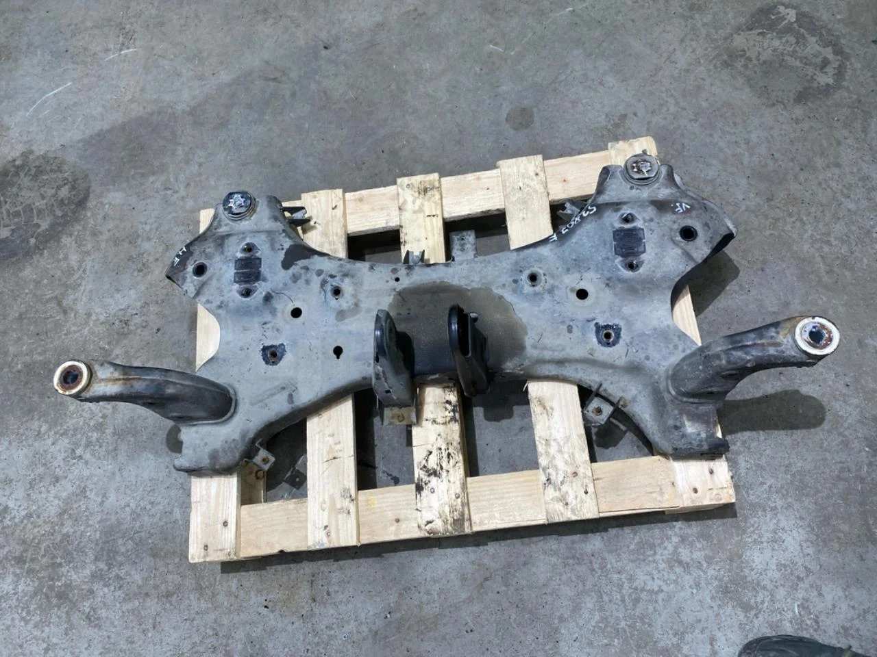 Hyundai IONIQ AE 2017-22 Front subframe view 4