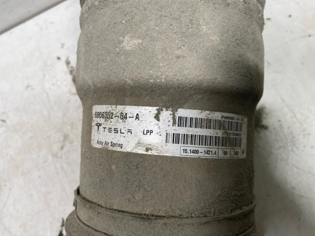Tesla MODEL S 2013- Air spring bellows / air cushion, level control view 4