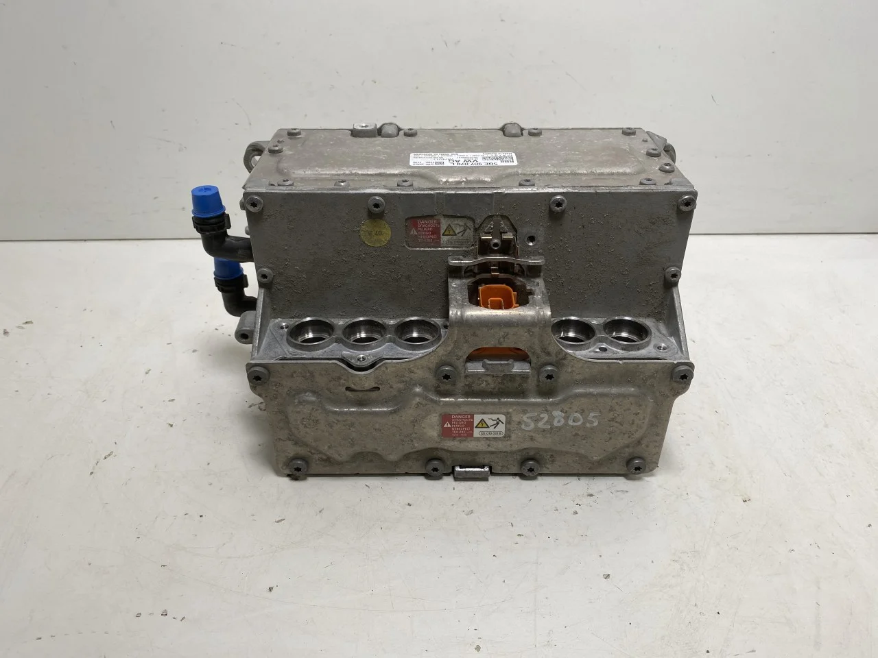 Volkswagen GOLF, E-GOLF VII 2013-20 Invertor, 12-220V