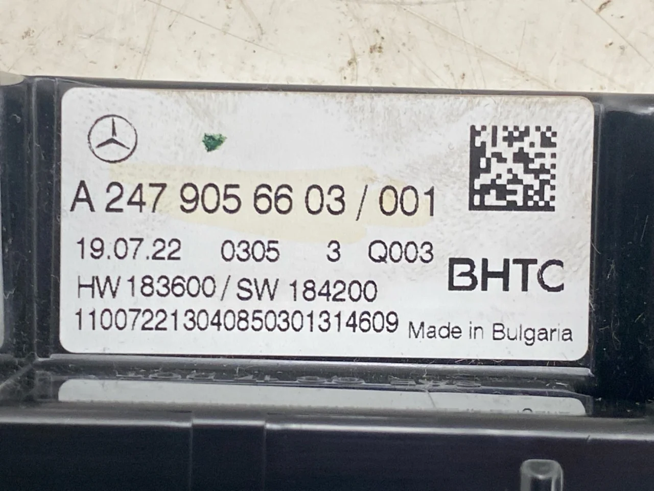 Mercedes EQB X243 2022- Heater control unit view 4
