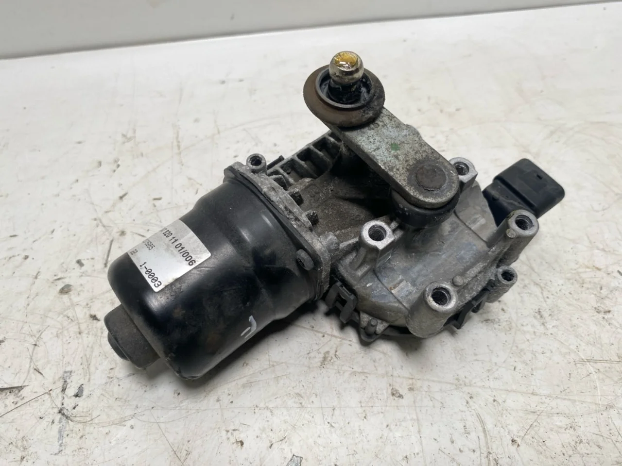 Mercedes EQB X243 2022- Windshield wiper motor