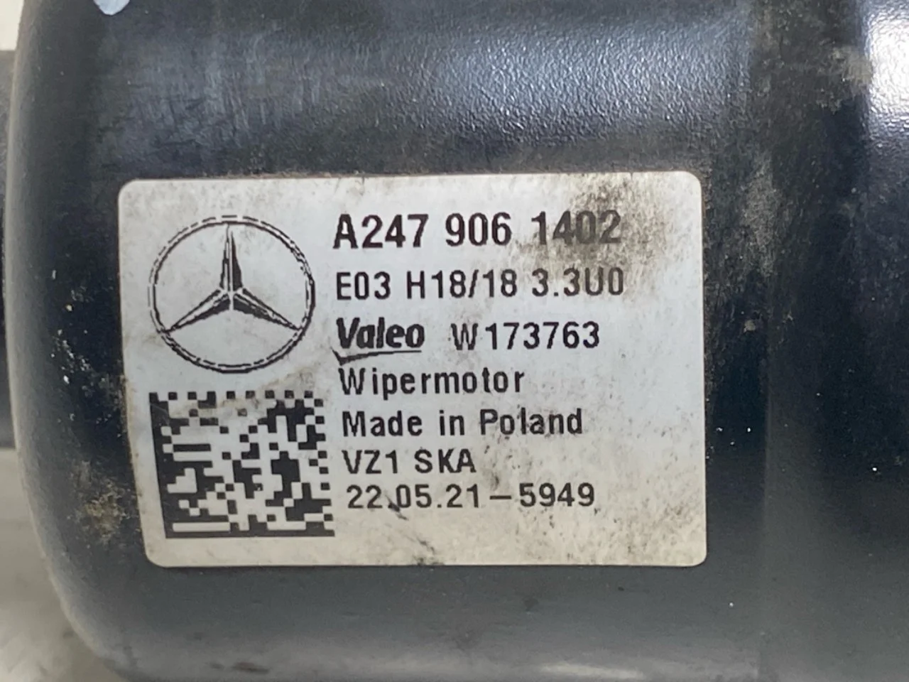 Mercedes EQB X243 2022- Windshield wiper motor view 3
