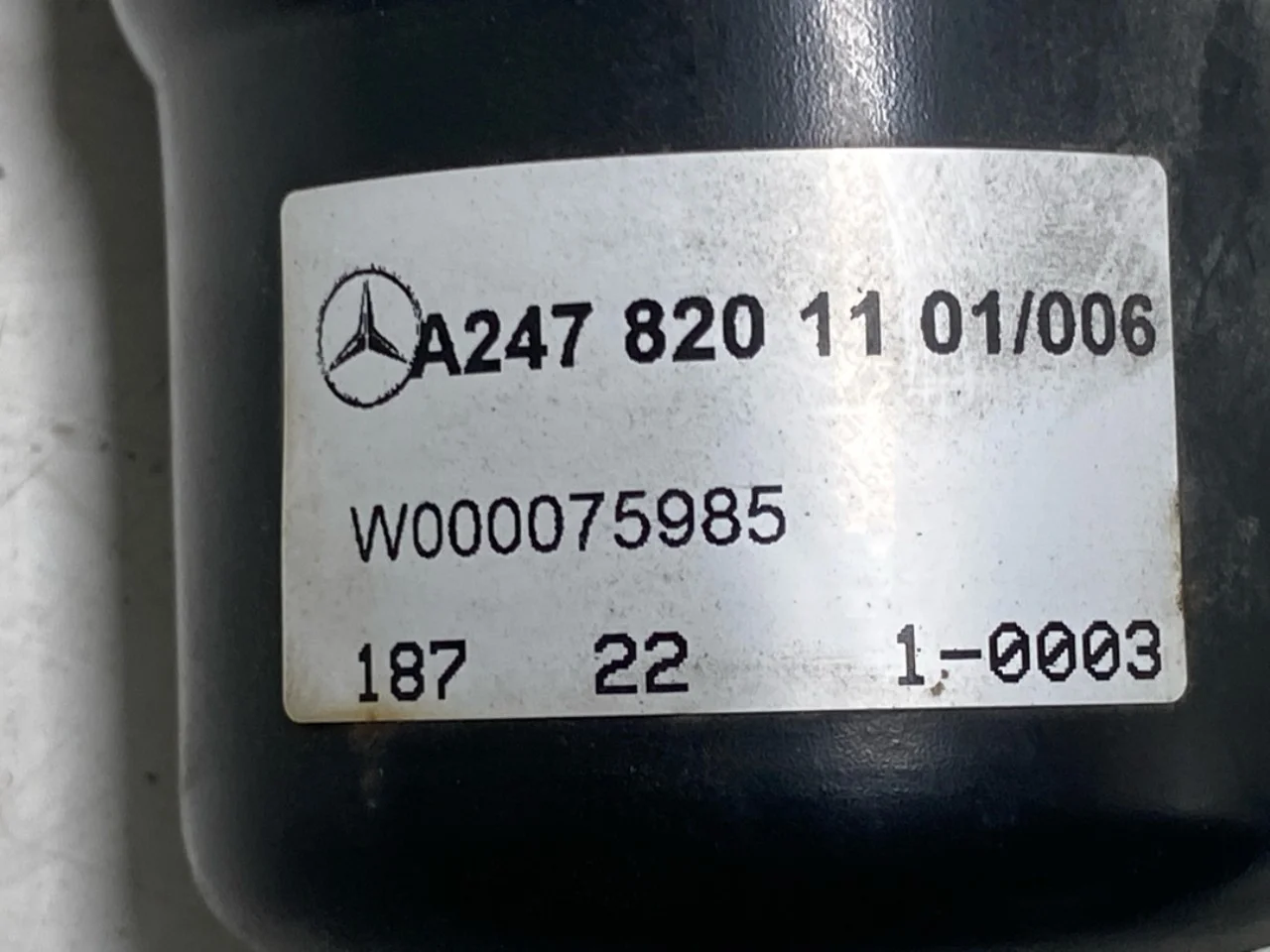 Mercedes EQB X243 2022- Windshield wiper motor view 4