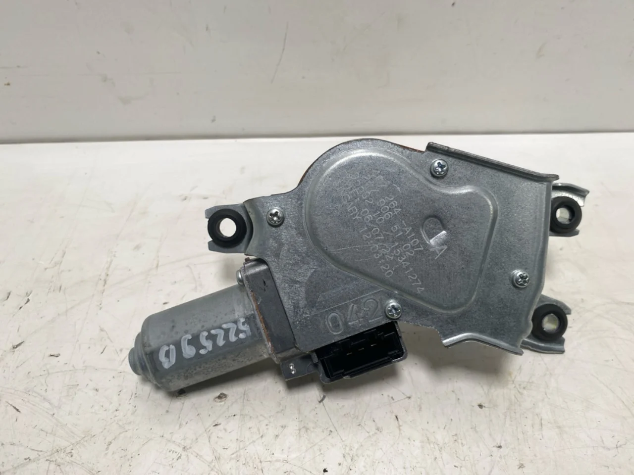 Mercedes EQB X243 2022- Ablaktörlő motor, csomagtérajtó nézet 2