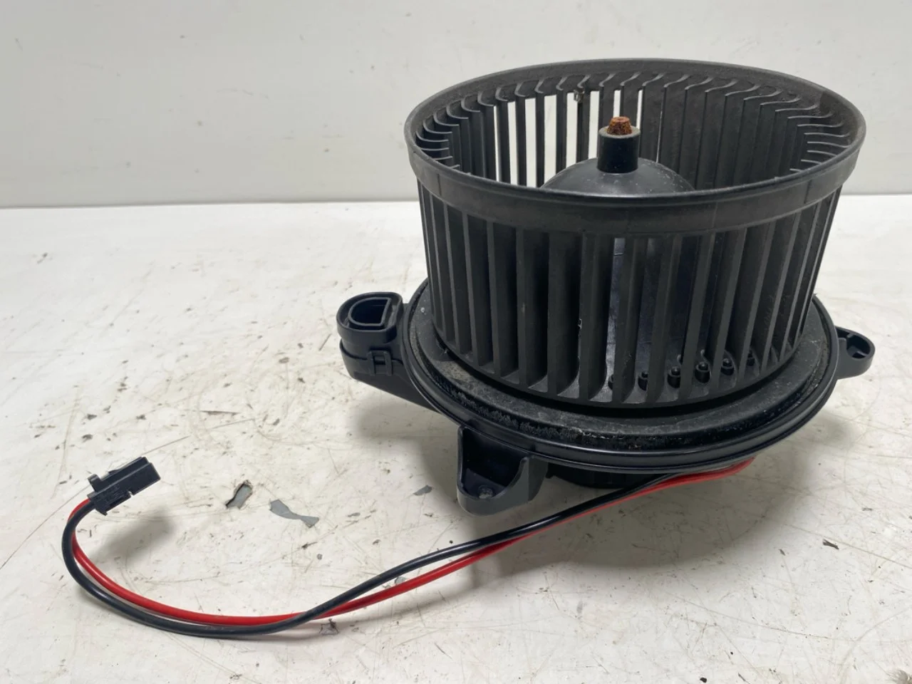 Mercedes EQB X243 2022- Fűtésventilátor motor nézet 2