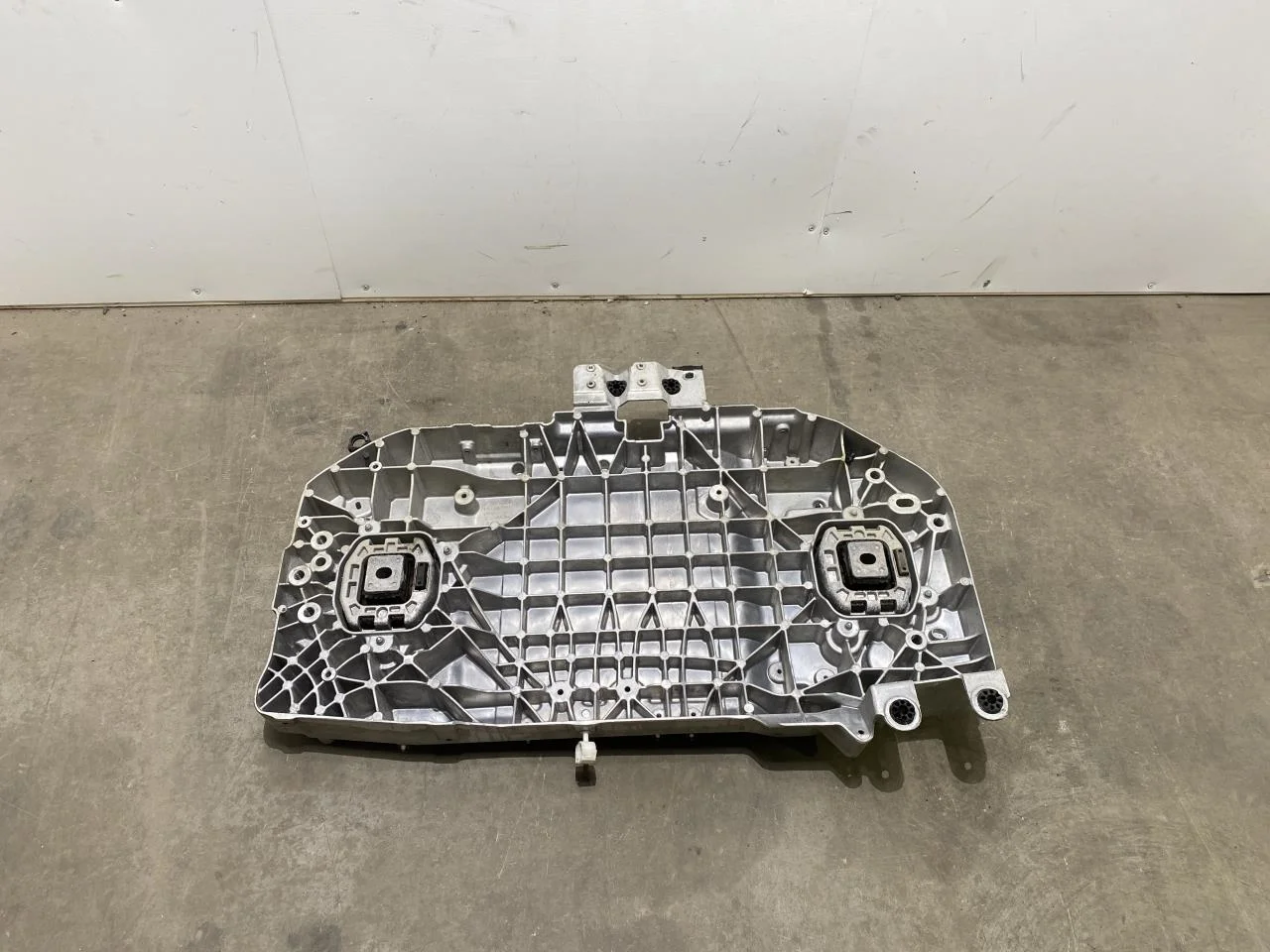BMW X1/IX1 U11 2023- Engine mount, steel / aluminum