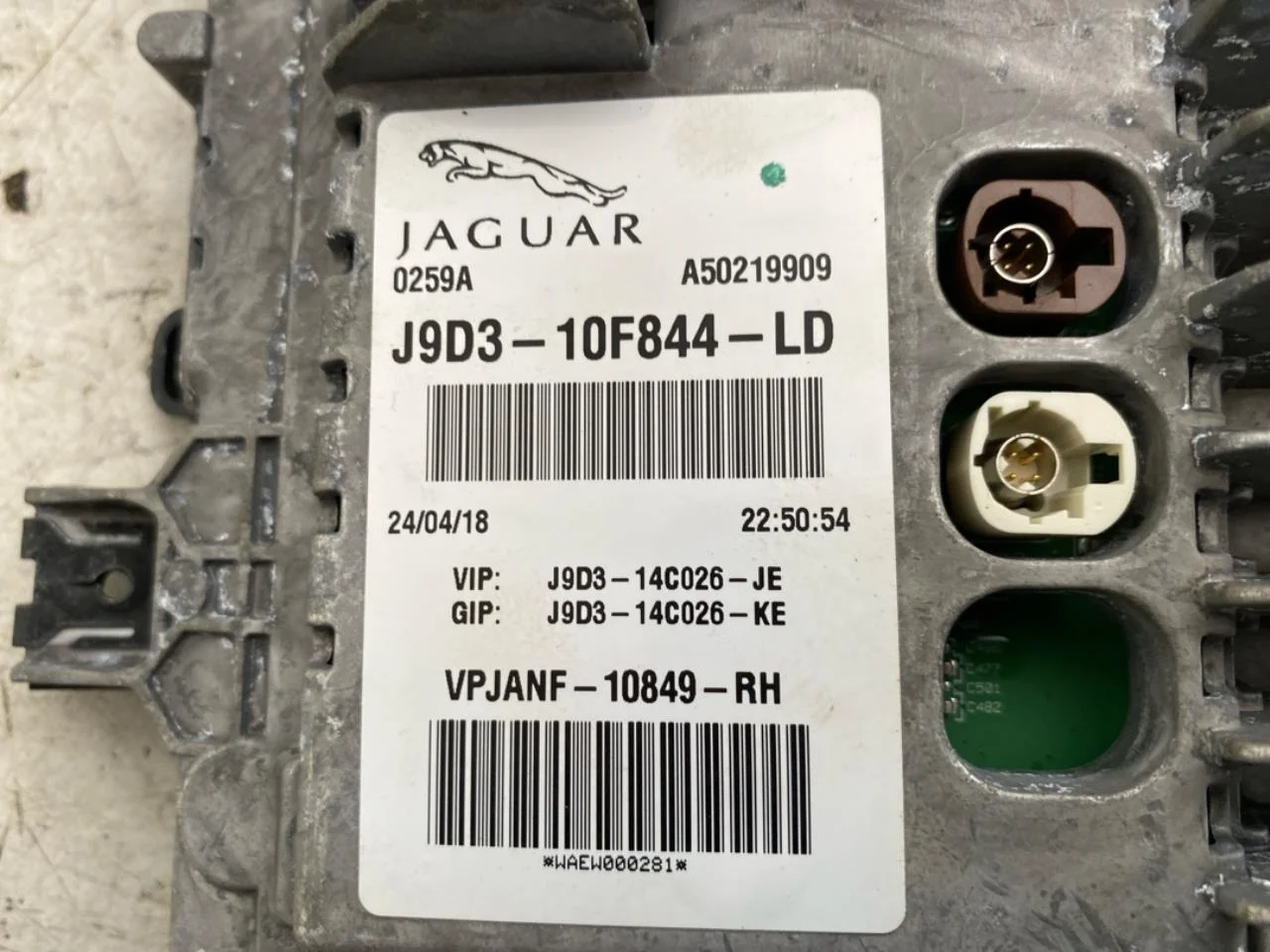 Jaguar I-PACE 2018- Instrument cluster assembly view 3