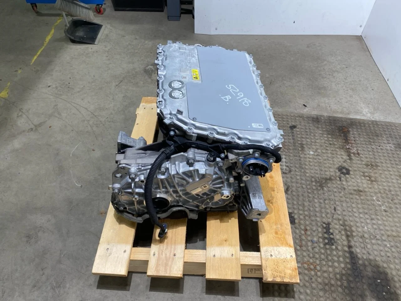 Elektromos motor, hátsó nézet 3