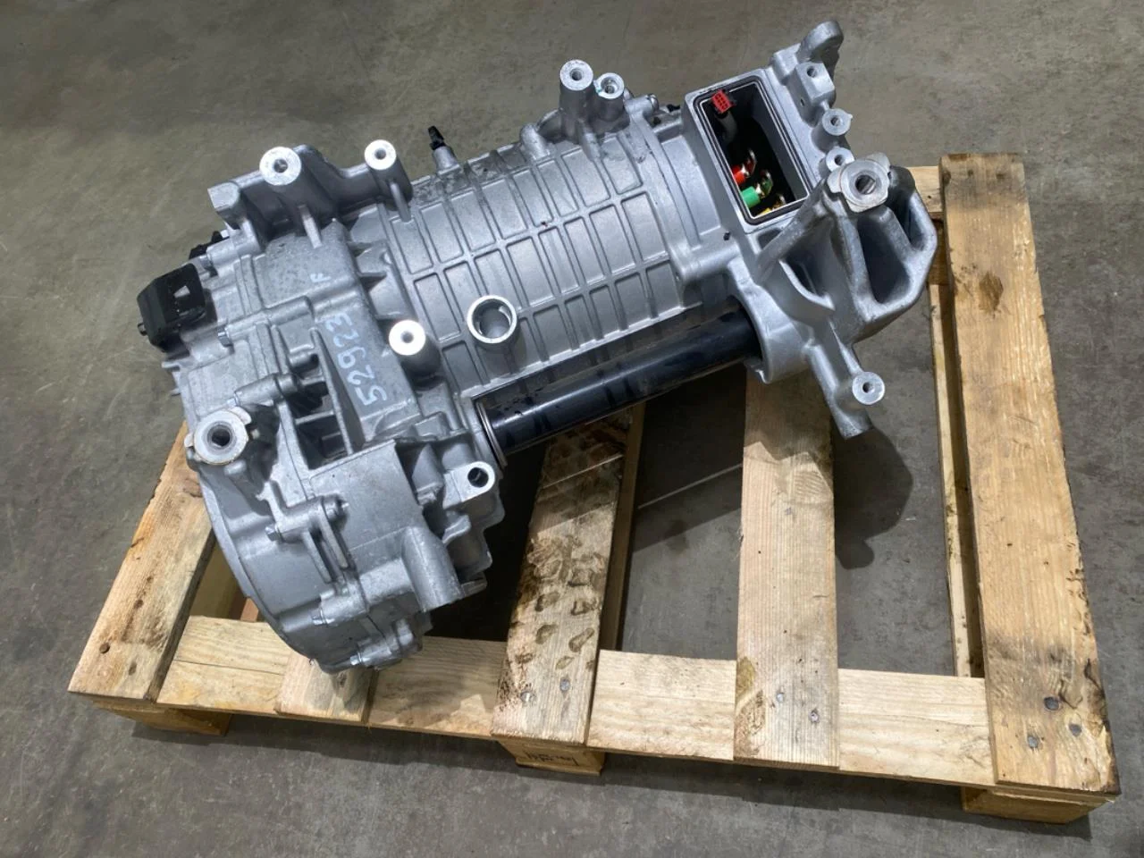 Volvo EX30 2024- Elektromos motor, első nézet 3