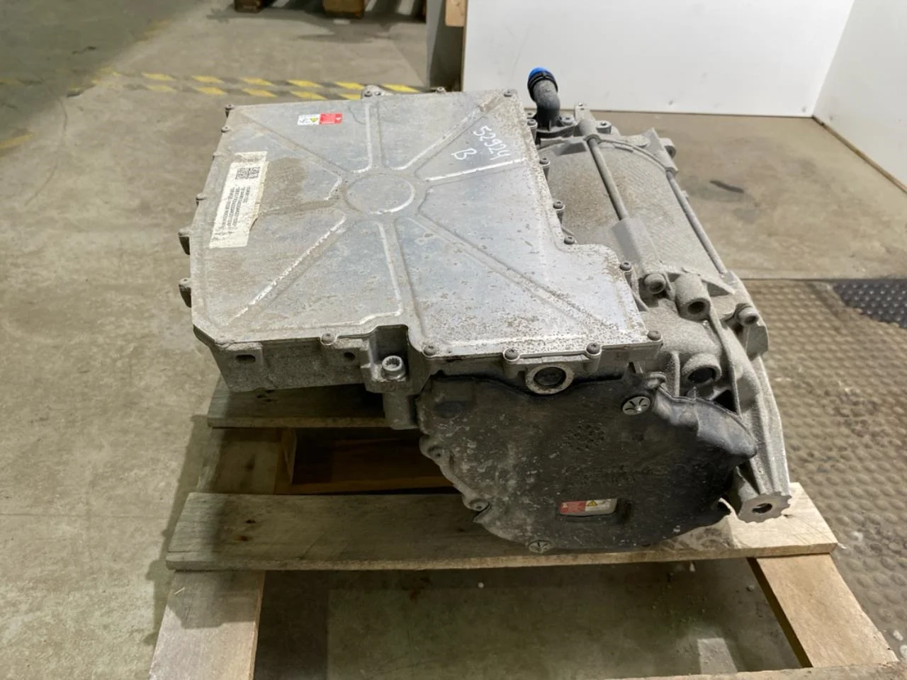 Volkswagen ID BUZZ/CARGO 2022- Elektromos motor, hátsó nézet 2