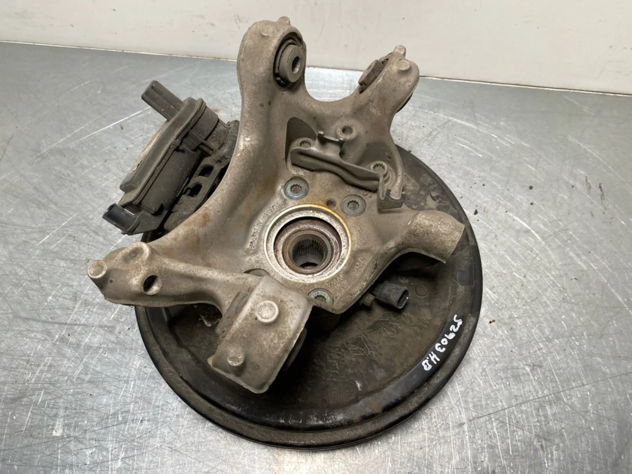 Volkswagen ID.4 2021- Stub axle carrier, right rear view 2