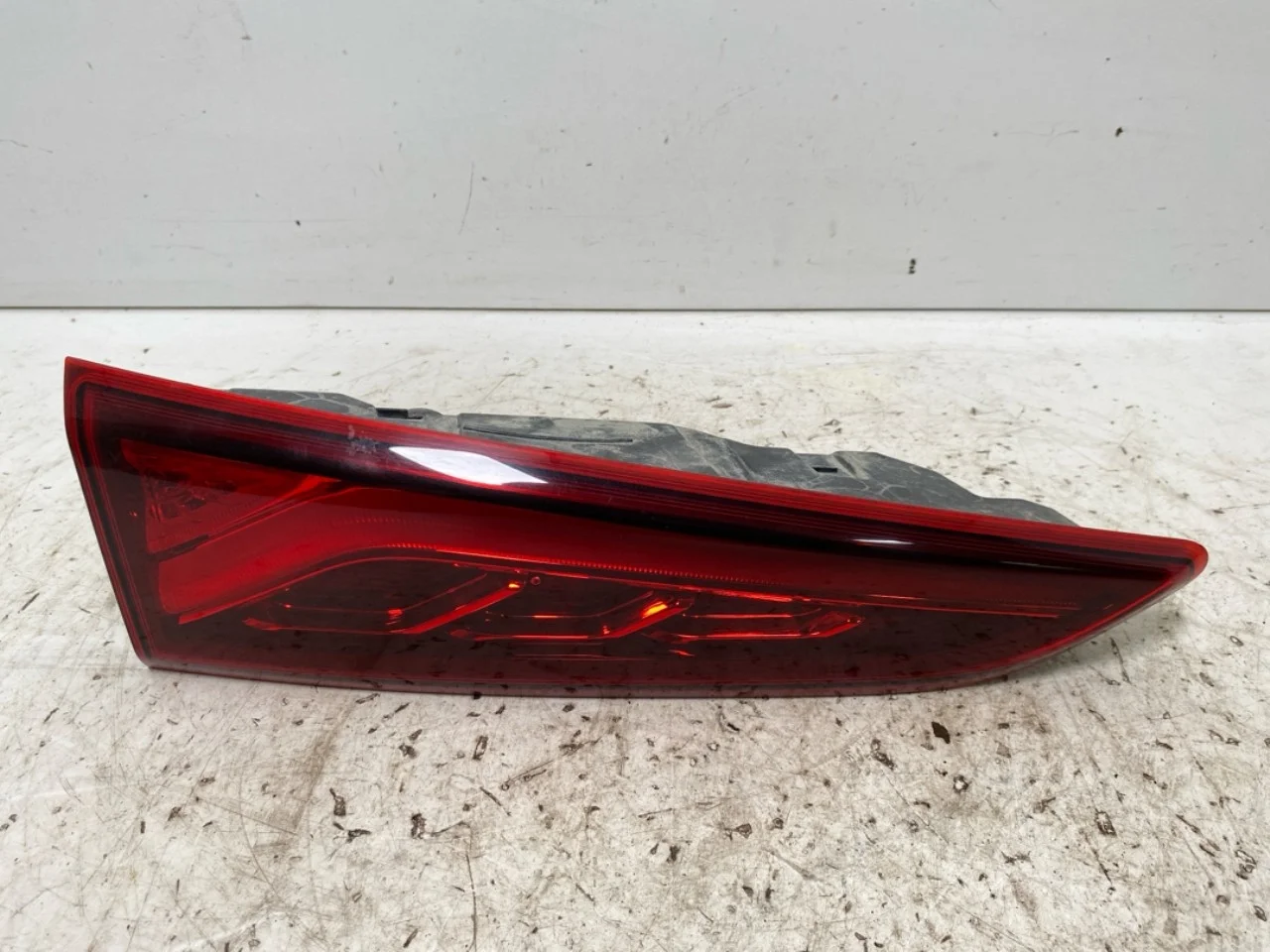Hyundai KONA / ELECTRIC 2018-23 Lampă spate, stânga, pe hayon (interioară)