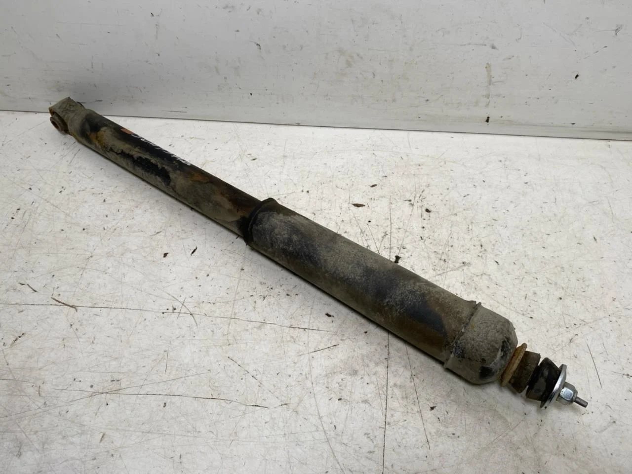 Nissan LEAF 2017-24 Shock absorber, rear