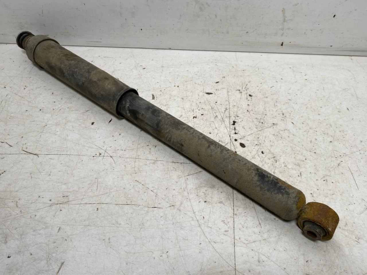 Nissan LEAF 2017-24 Shock absorber, rear