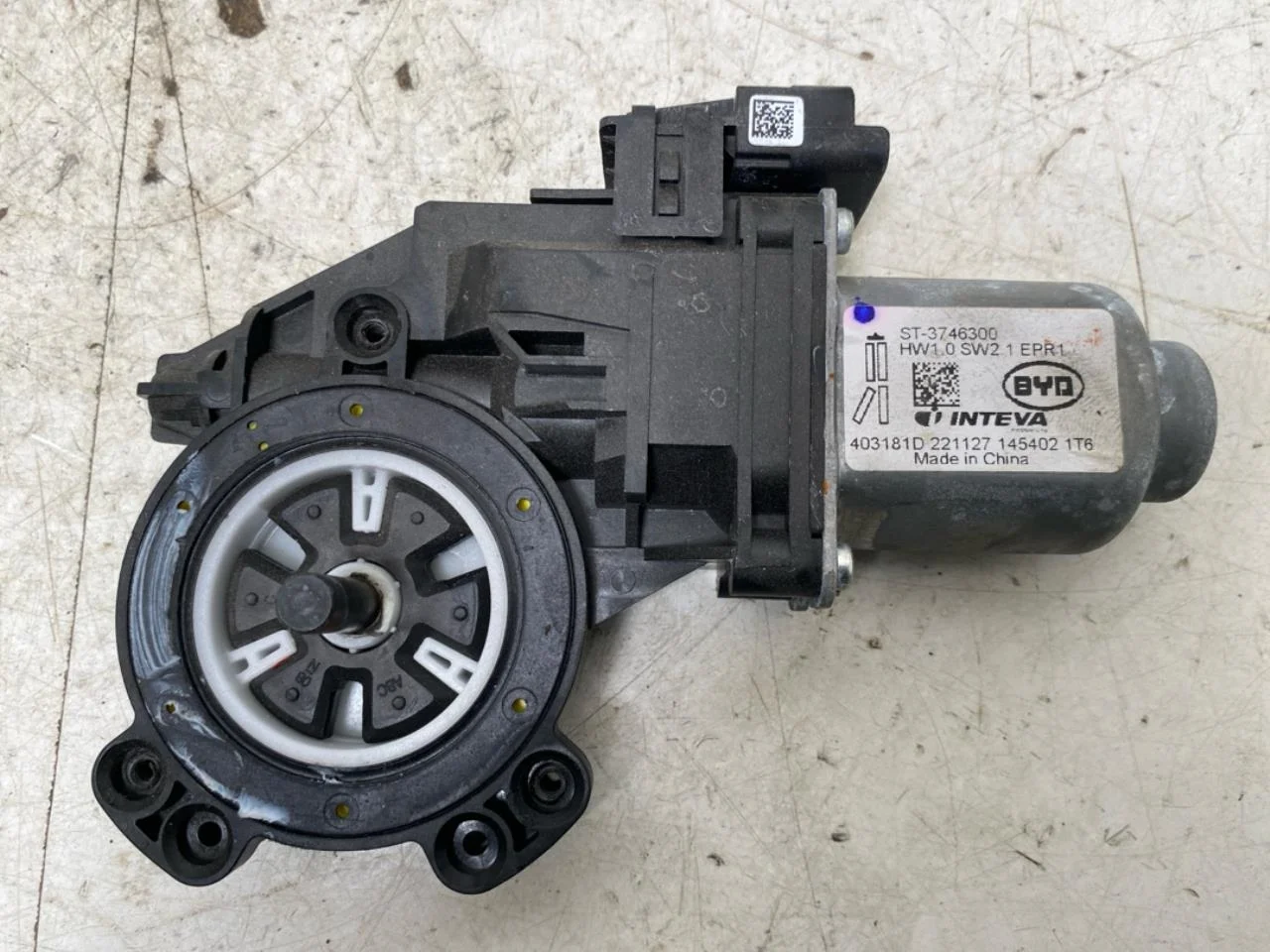 Byd TANG 2021->> Ablakemelő motor