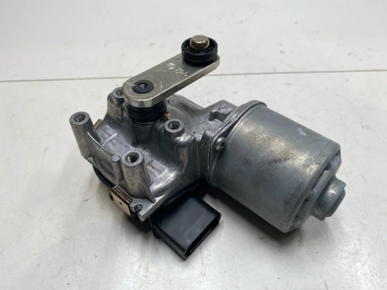 Volvo EX30 2024- Windshield wiper motor