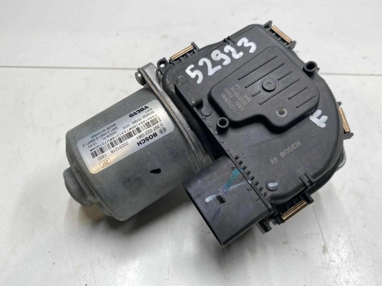 Volvo EX30 2024- Windshield wiper motor view 2