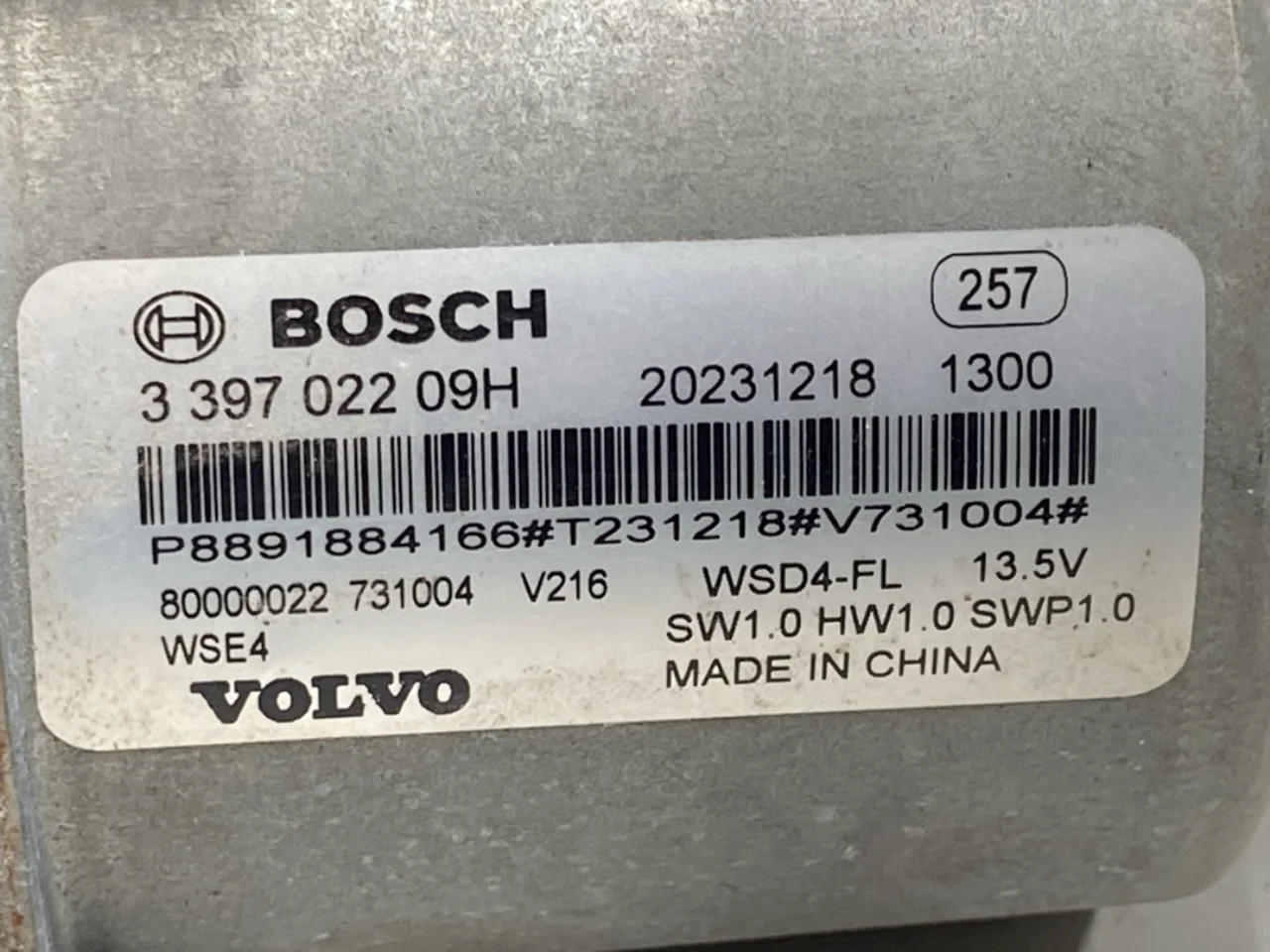 Volvo EX30 2024- Windshield wiper motor view 4