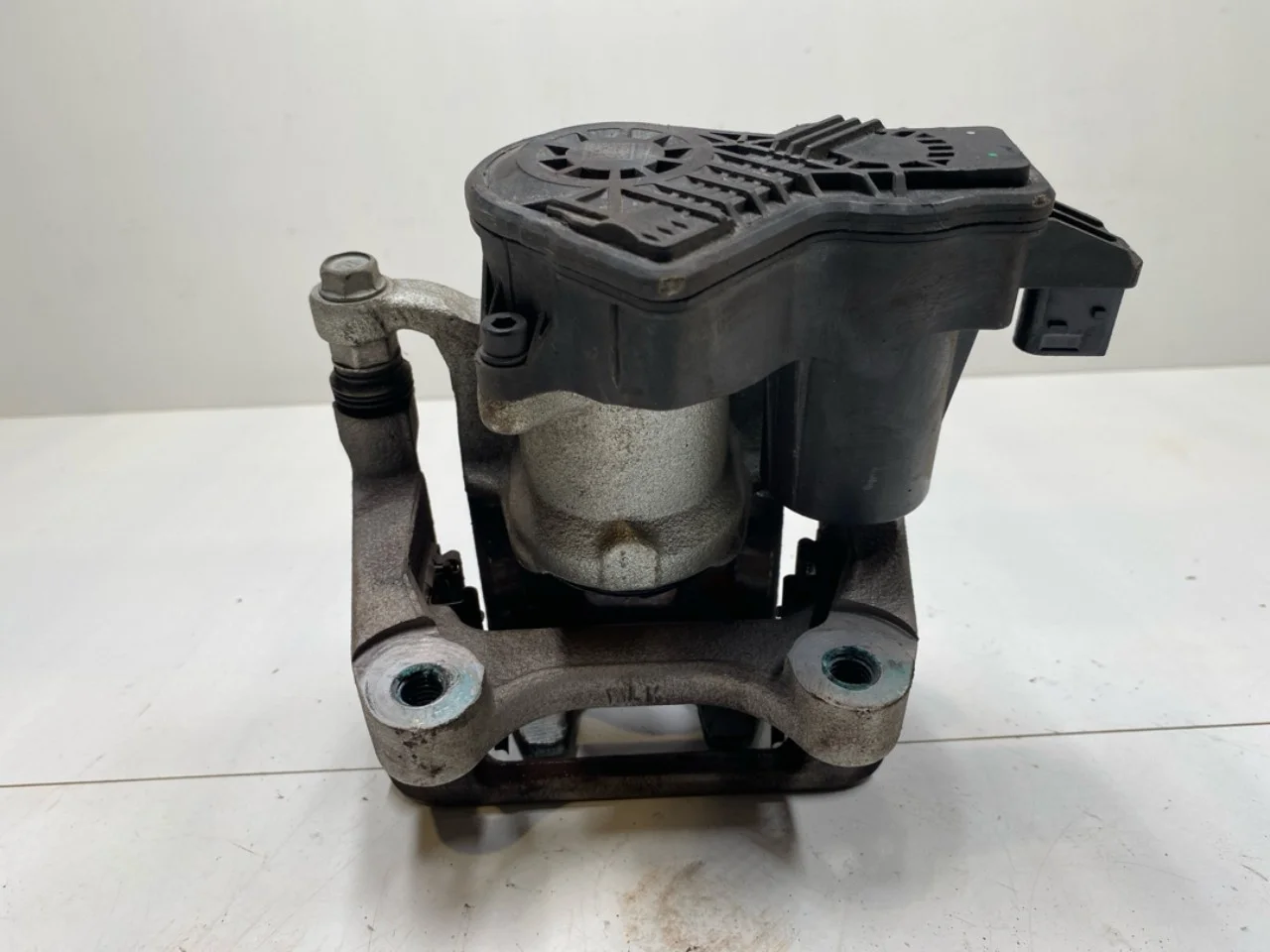Volvo EX30 2024- Etrier frână spate stânga vedere 2